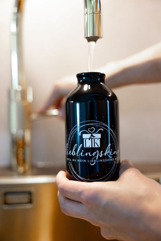 🖤 Lieblingskind-Trinkflasche – Schwarz & Stilvoll