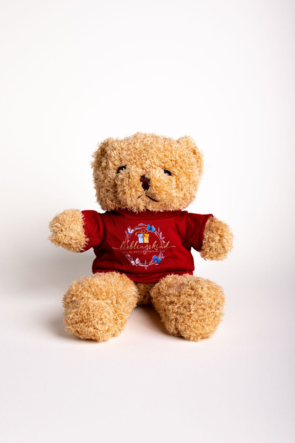 Lieblingskind-Teddybär mit rotem Shirt